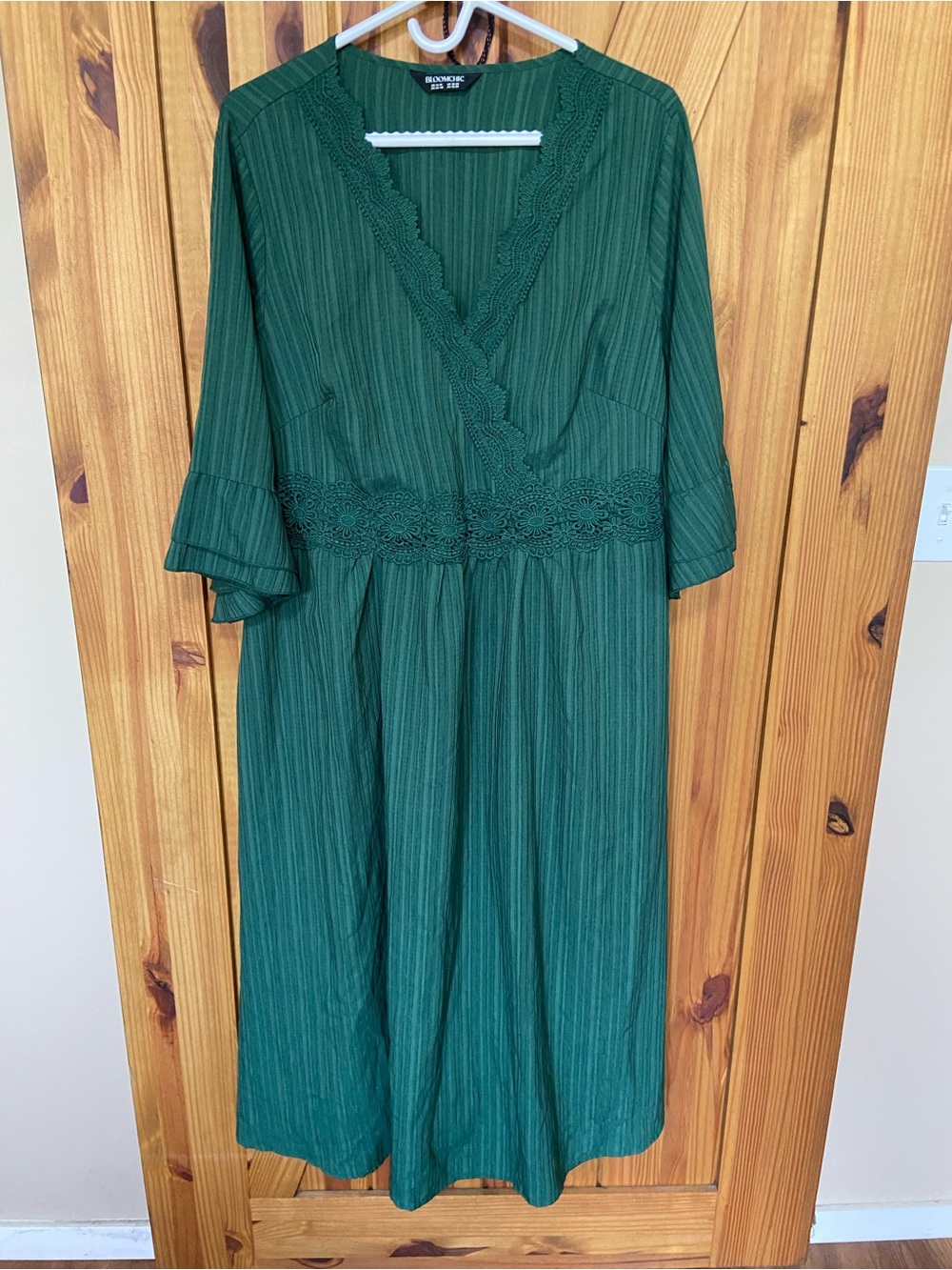 BloomChic Emerald Green Lace-Waist Midi Dress Vneck with pockets cottage core